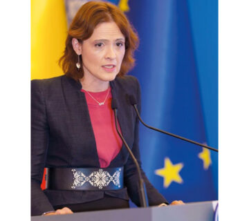 Silvia Dinica 360x320